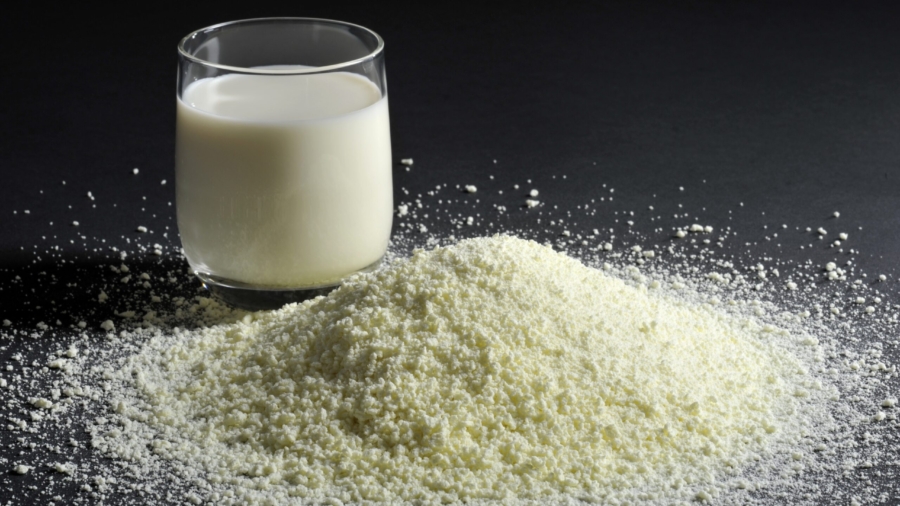 Milk,Powder,With,Glass,Of,Milk,On,Black,Background