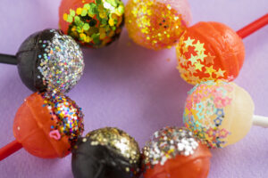 Glitter em doces: o brilho que esconde riscos para saúde