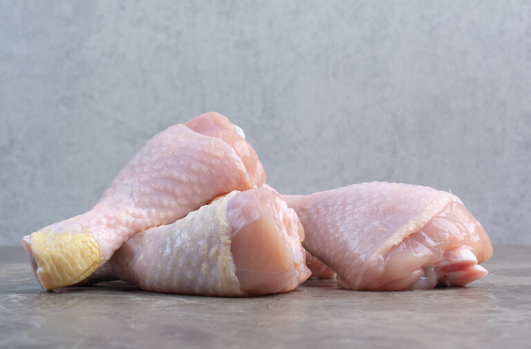 Salmonella no frango nos EUA: Por que os casos não caem?